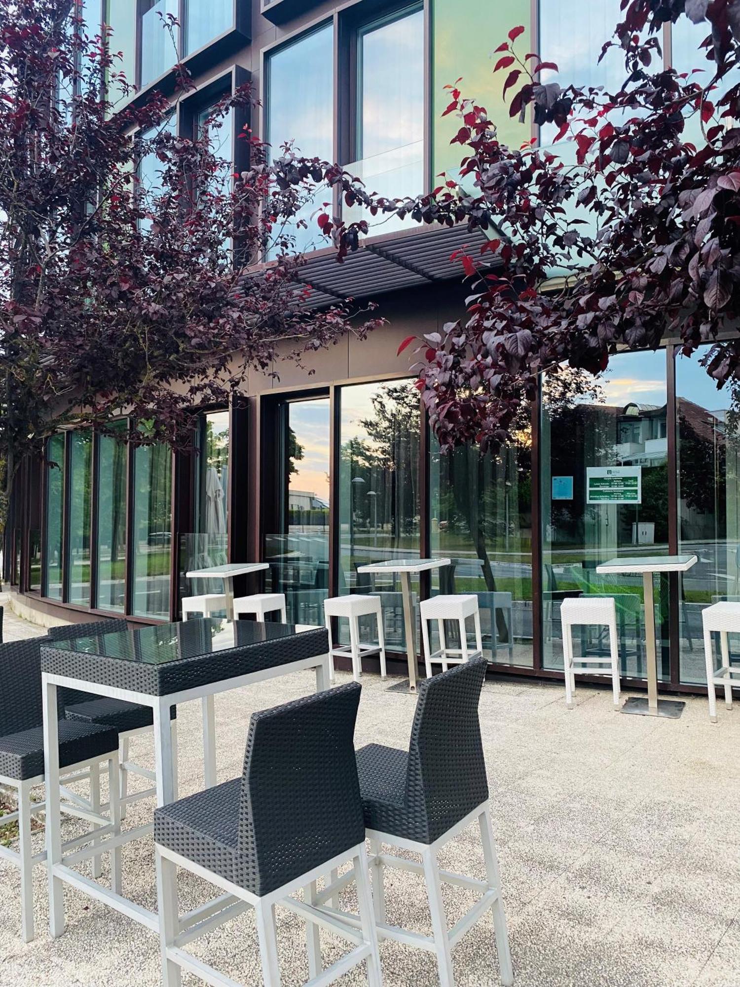 Hotel Jardines De Uleta Suites Vitoria-Gasteiz Esterno foto