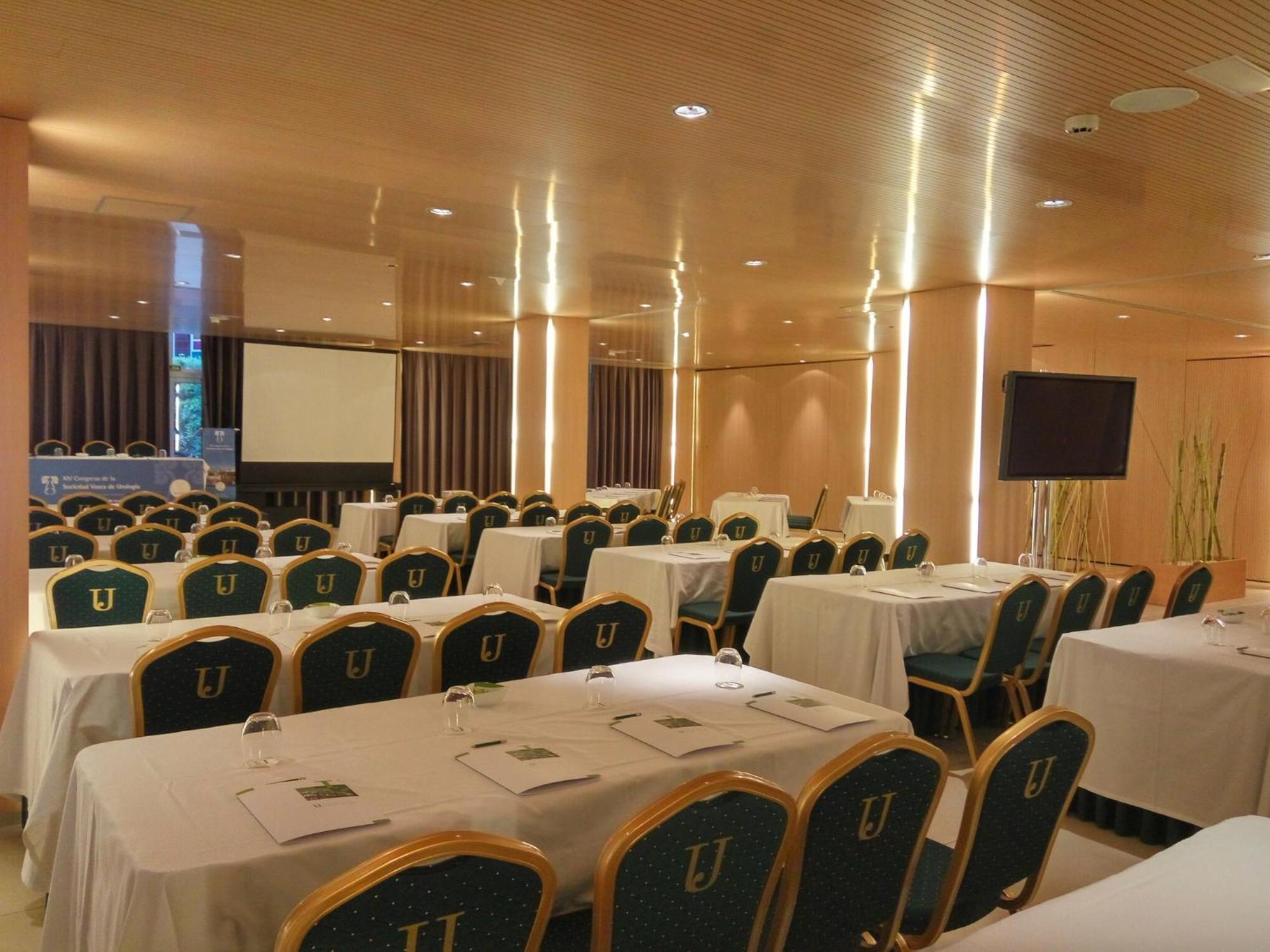 Hotel Jardines De Uleta Suites Vitoria-Gasteiz Esterno foto