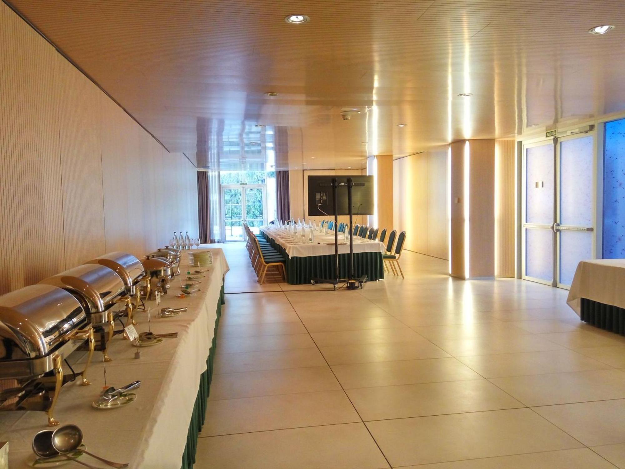 Hotel Jardines De Uleta Suites Vitoria-Gasteiz Esterno foto
