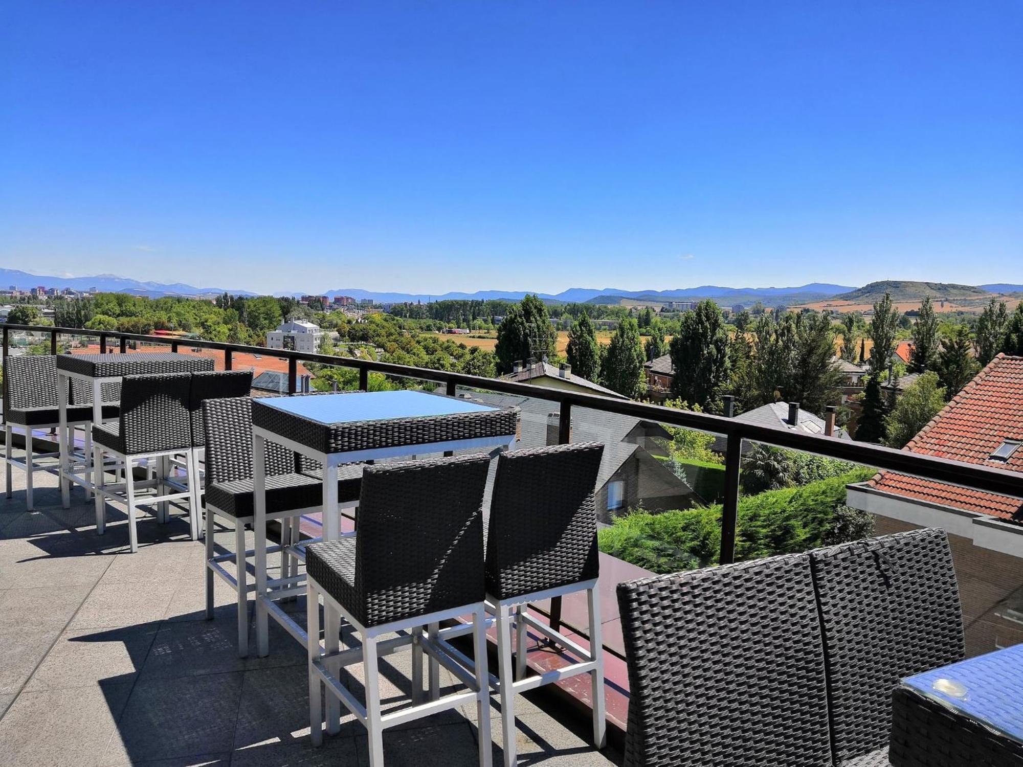Hotel Jardines De Uleta Suites Vitoria-Gasteiz Esterno foto