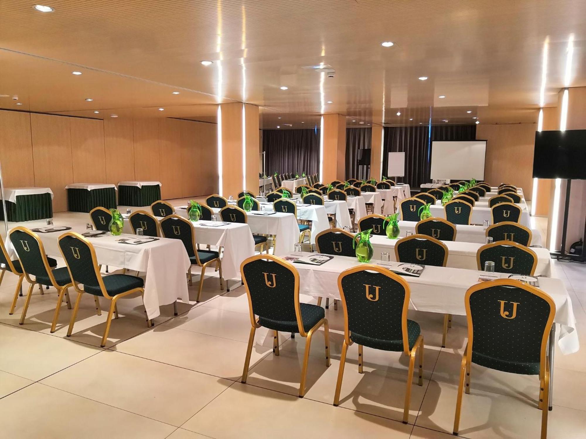 Hotel Jardines De Uleta Suites Vitoria-Gasteiz Esterno foto