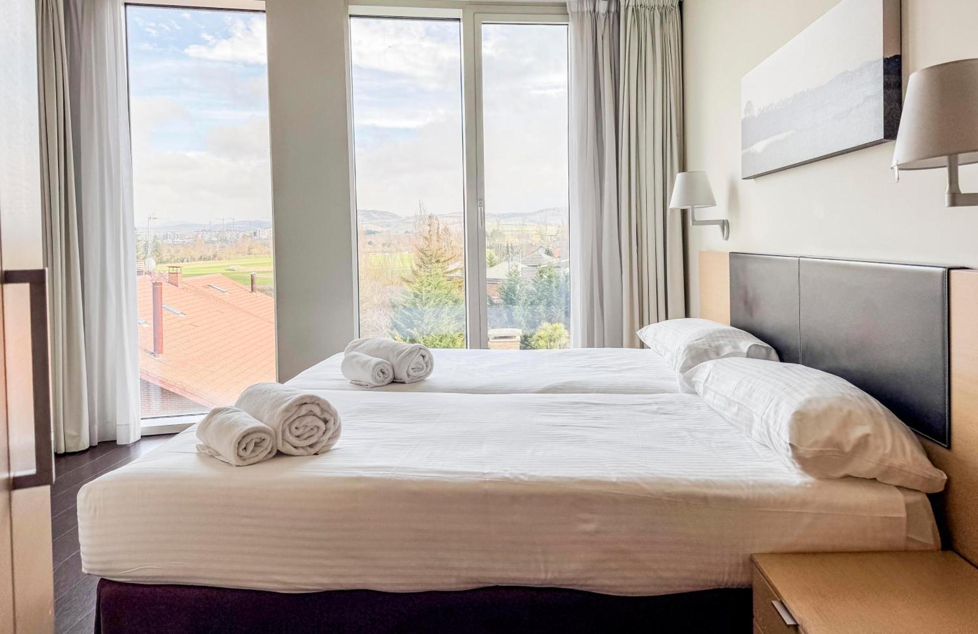 Hotel Jardines De Uleta Suites Vitoria-Gasteiz Esterno foto