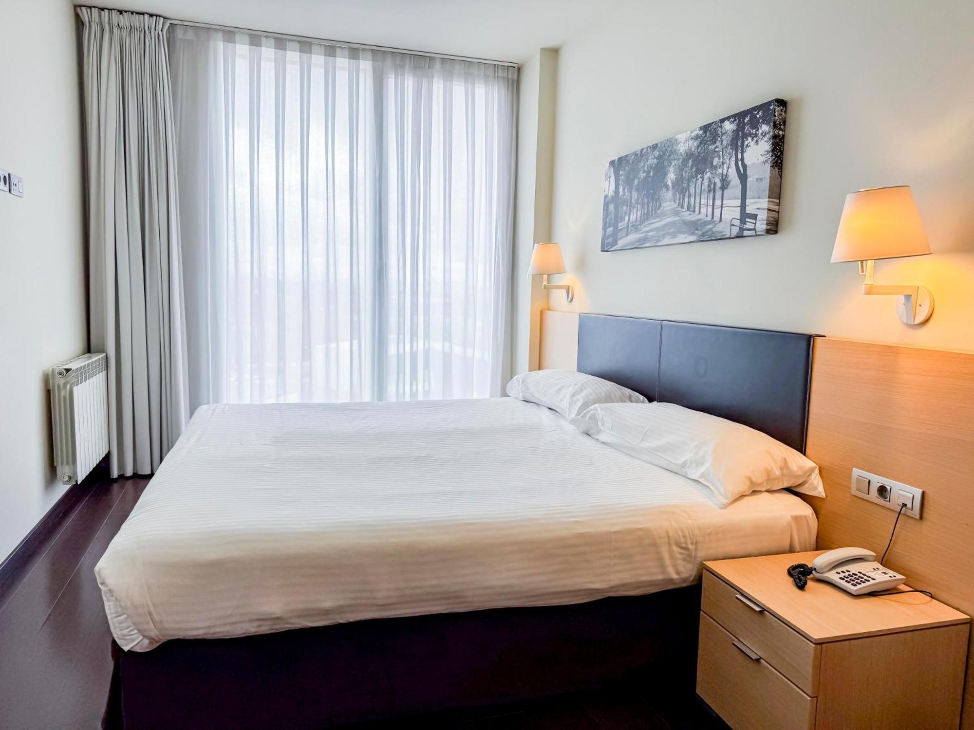 Hotel Jardines De Uleta Suites Vitoria-Gasteiz Esterno foto