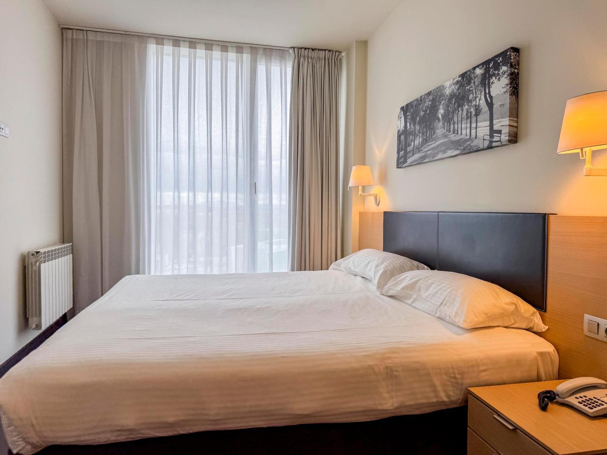 Hotel Jardines De Uleta Suites Vitoria-Gasteiz Esterno foto