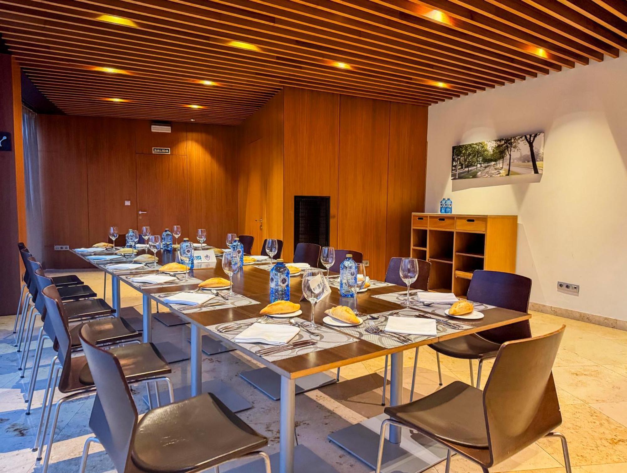 Hotel Jardines De Uleta Suites Vitoria-Gasteiz Esterno foto