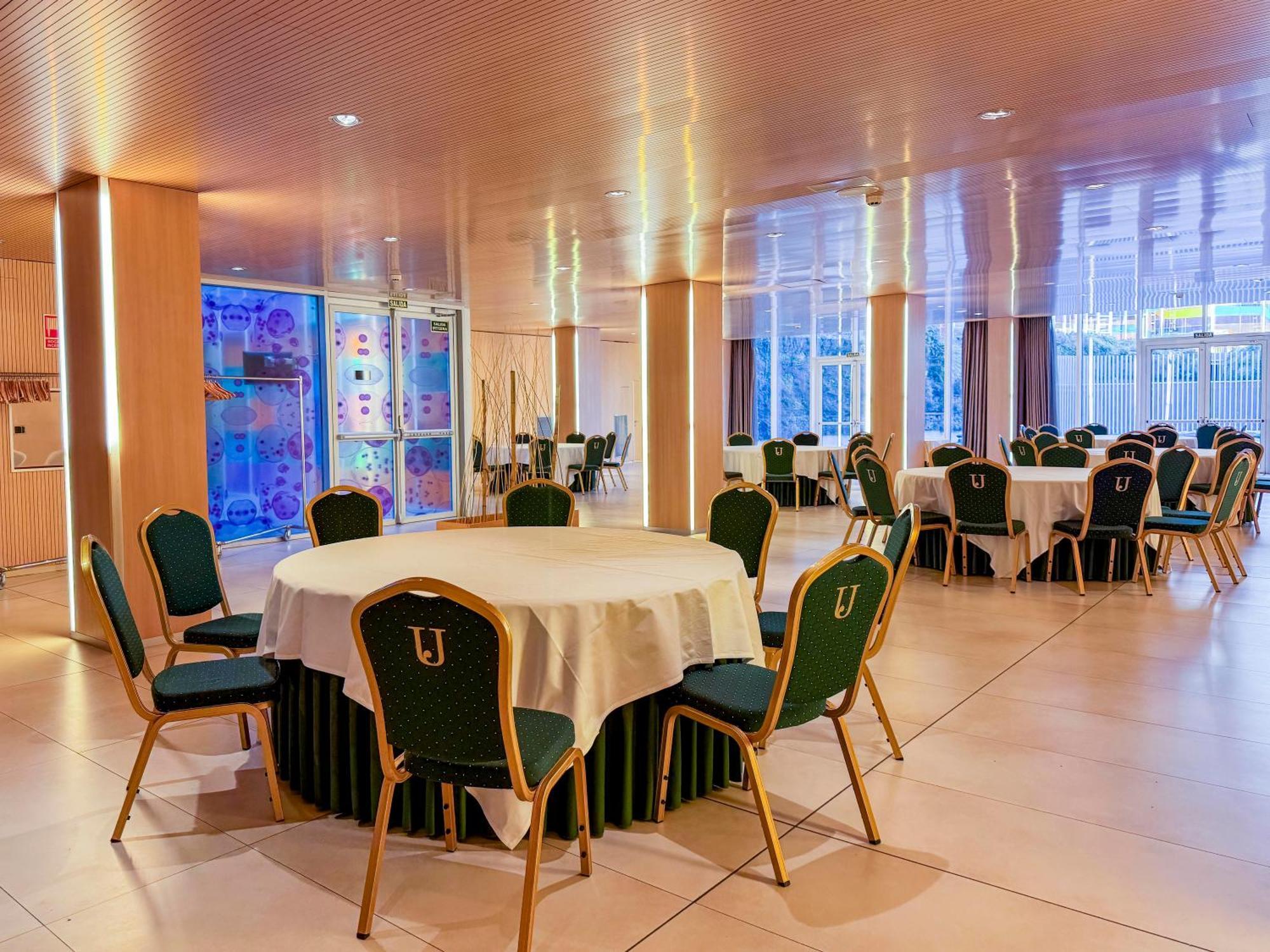 Hotel Jardines De Uleta Suites Vitoria-Gasteiz Esterno foto