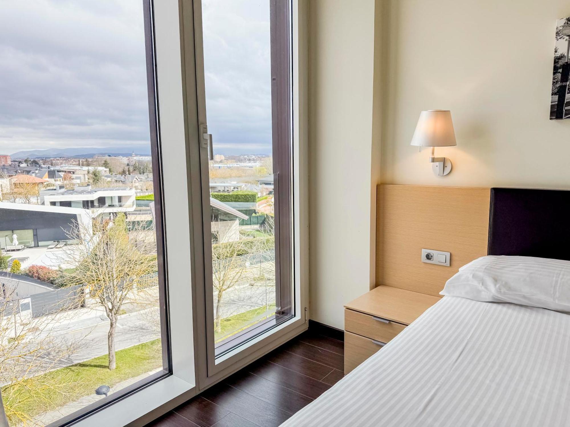 Hotel Jardines De Uleta Suites Vitoria-Gasteiz Esterno foto