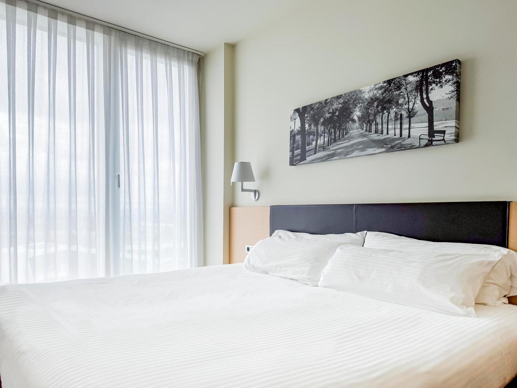 Hotel Jardines De Uleta Suites Vitoria-Gasteiz Esterno foto