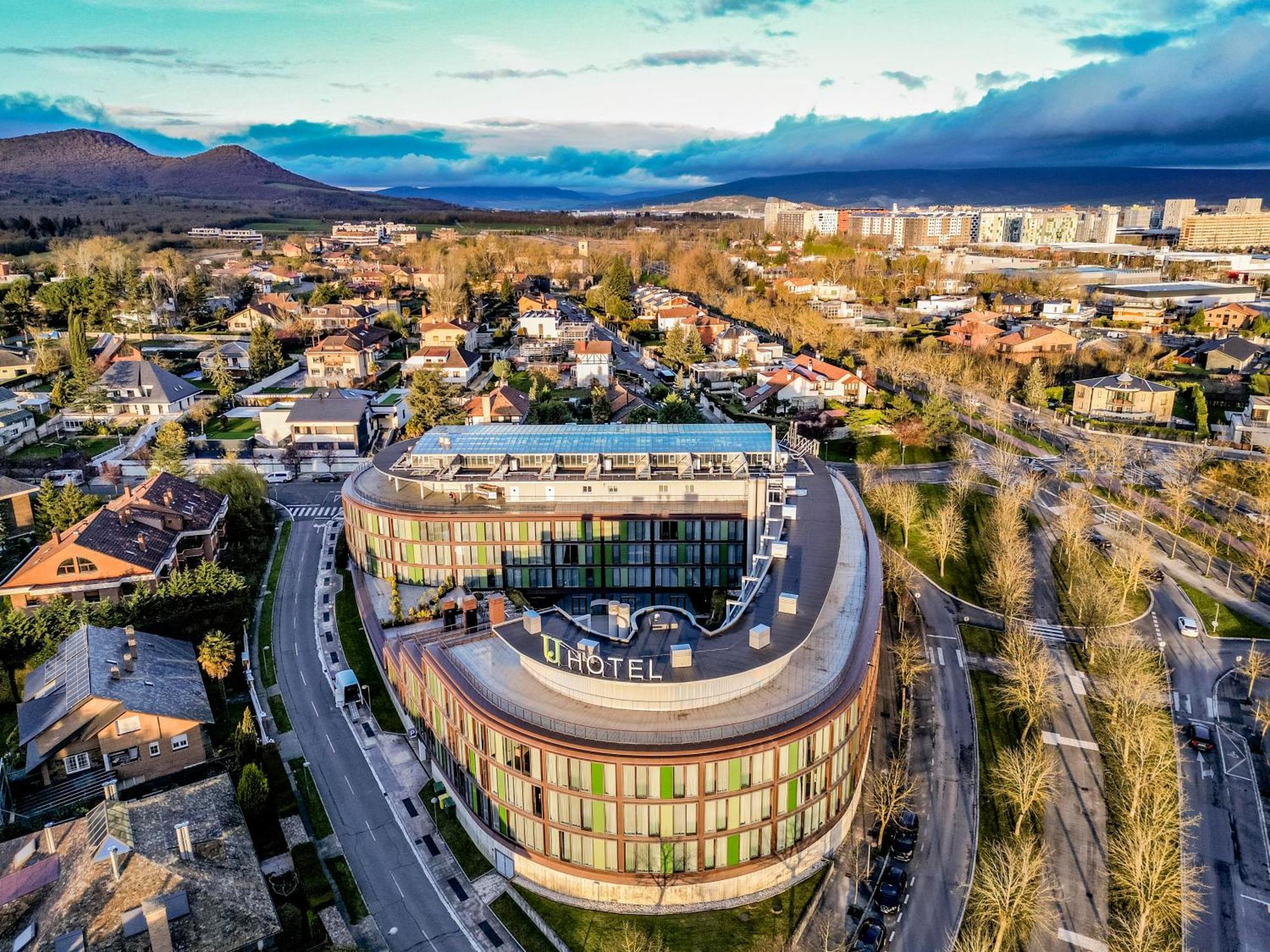 Hotel Jardines De Uleta Suites Vitoria-Gasteiz Esterno foto